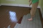 Pomaluj drewnianą podłogę