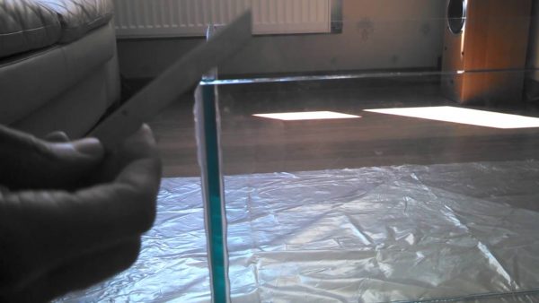 Sømbehandling for liming av glass