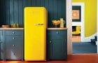 الثلاجة الصفراء في المطبخ