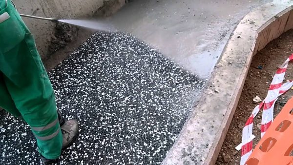 Spyling av betong med en vannstråle