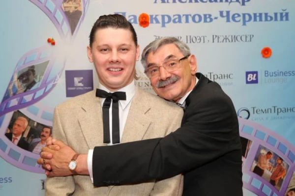 الكسندر Pankratov الأسود مع ابنه